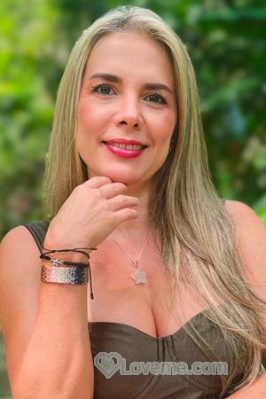 221790 - Laura Age: 45 - Colombia