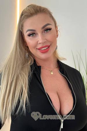 223104 - Viktoriia Age: 41 - Ukraine