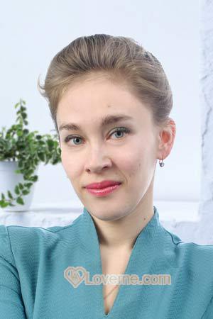 78620 - Svetlana Age: 34 - Russia