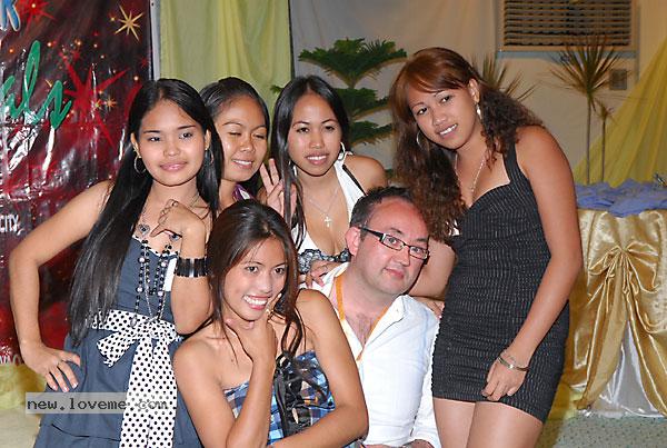 young-filipino-women-096