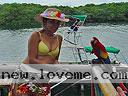 cartagena-women-boat-1104-10